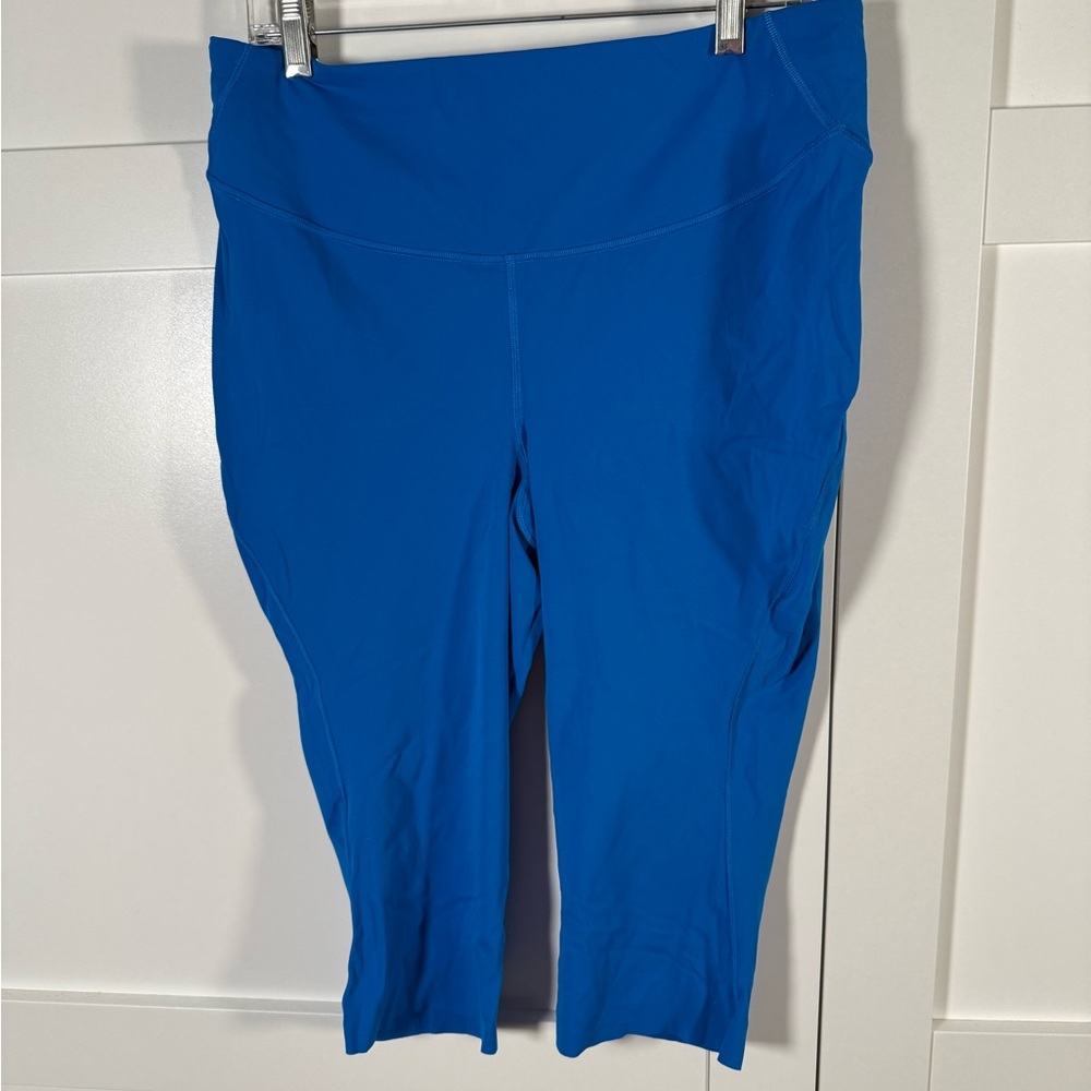 Lululemon Vibrant Blue capri leggings